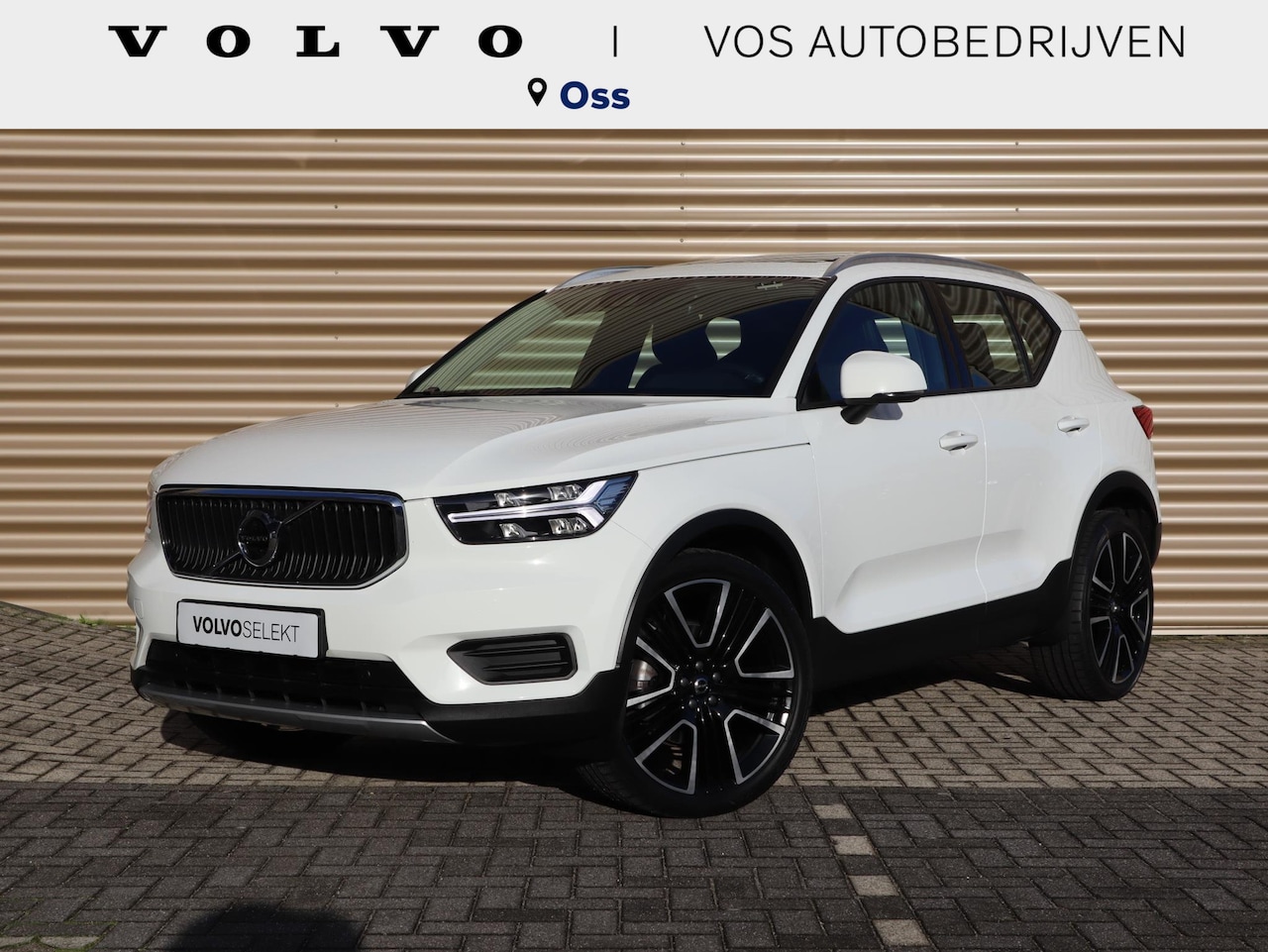 Volvo XC40 - T5 AWD Momentum Pro | Parkeersensoren | Panorama dak | Apple CarPlay | Lichtmetalen velgen - AutoWereld.nl