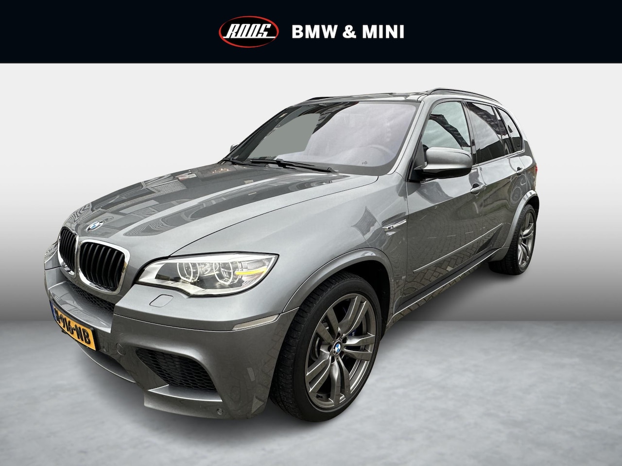 BMW X5 - X5M 4.4i 555pk Akrapovic | Facelift  | Panodak | Keyless entry & Go - AutoWereld.nl