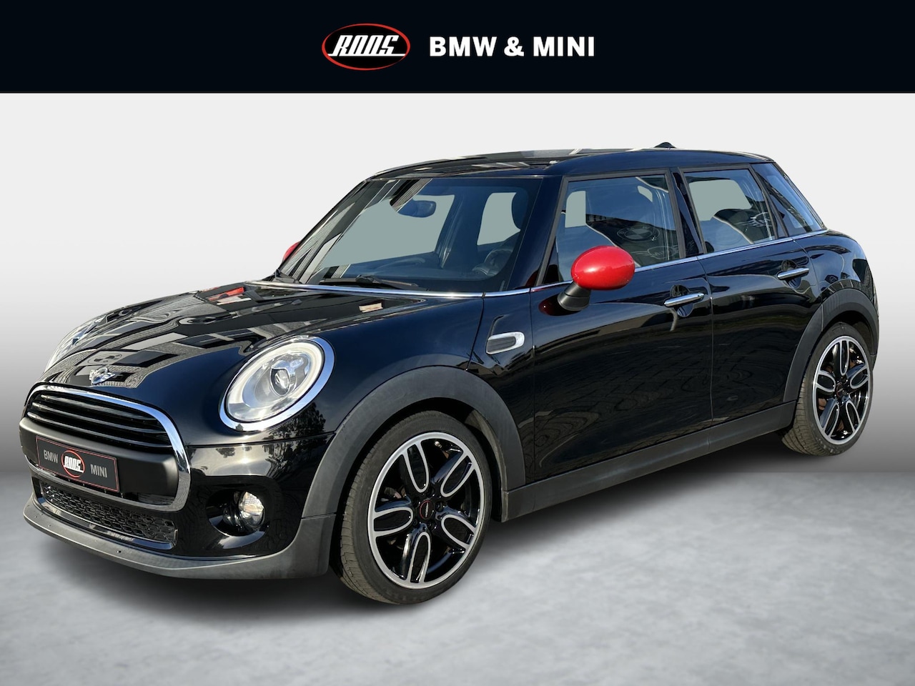 MINI John Cooper Works - 5drs 1.5 Cooper 136pk JCW Navi | Led | JCW | Pdc | Keyless Entry - AutoWereld.nl