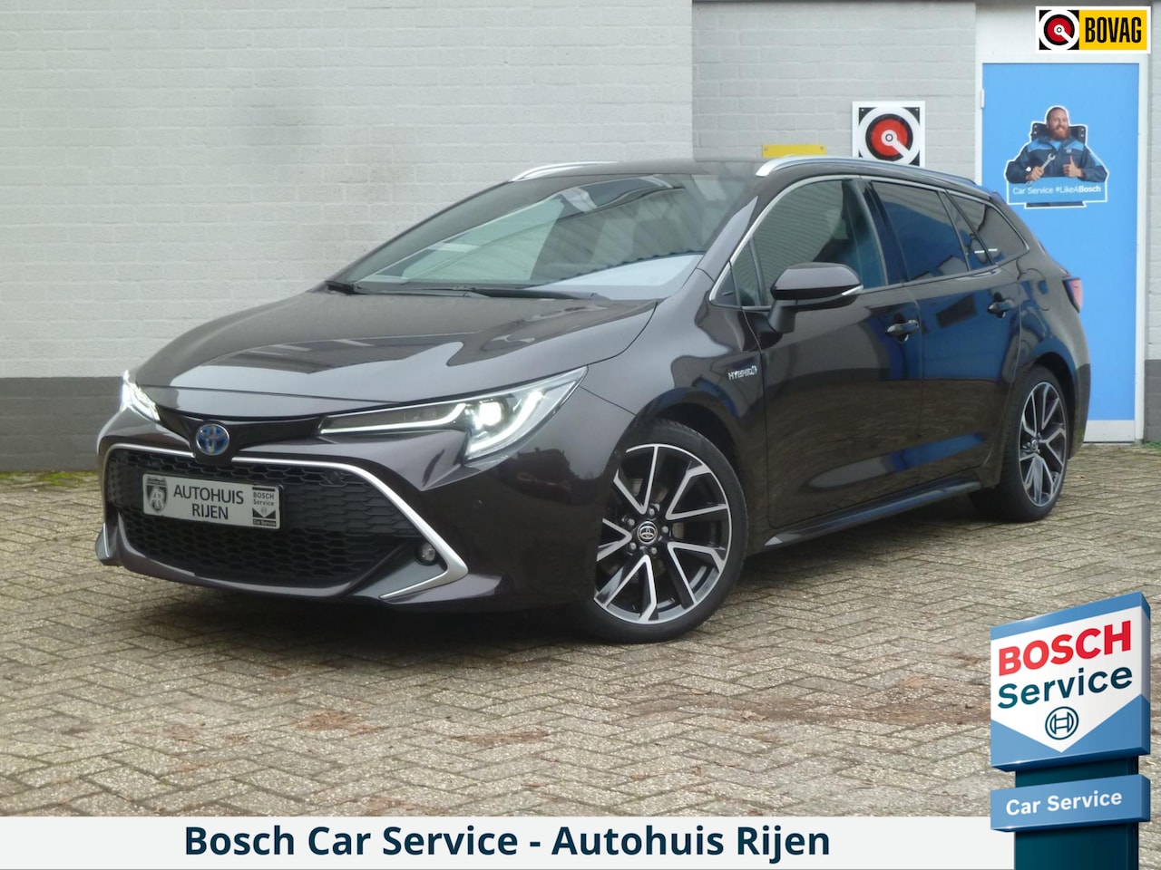 Toyota Corolla Touring Sports - 2.0 Hybrid Premium|Navi|Adaptive-Cruise|Sportstoelen|Camera|Stoelverwarming|Trekhaak - AutoWereld.nl