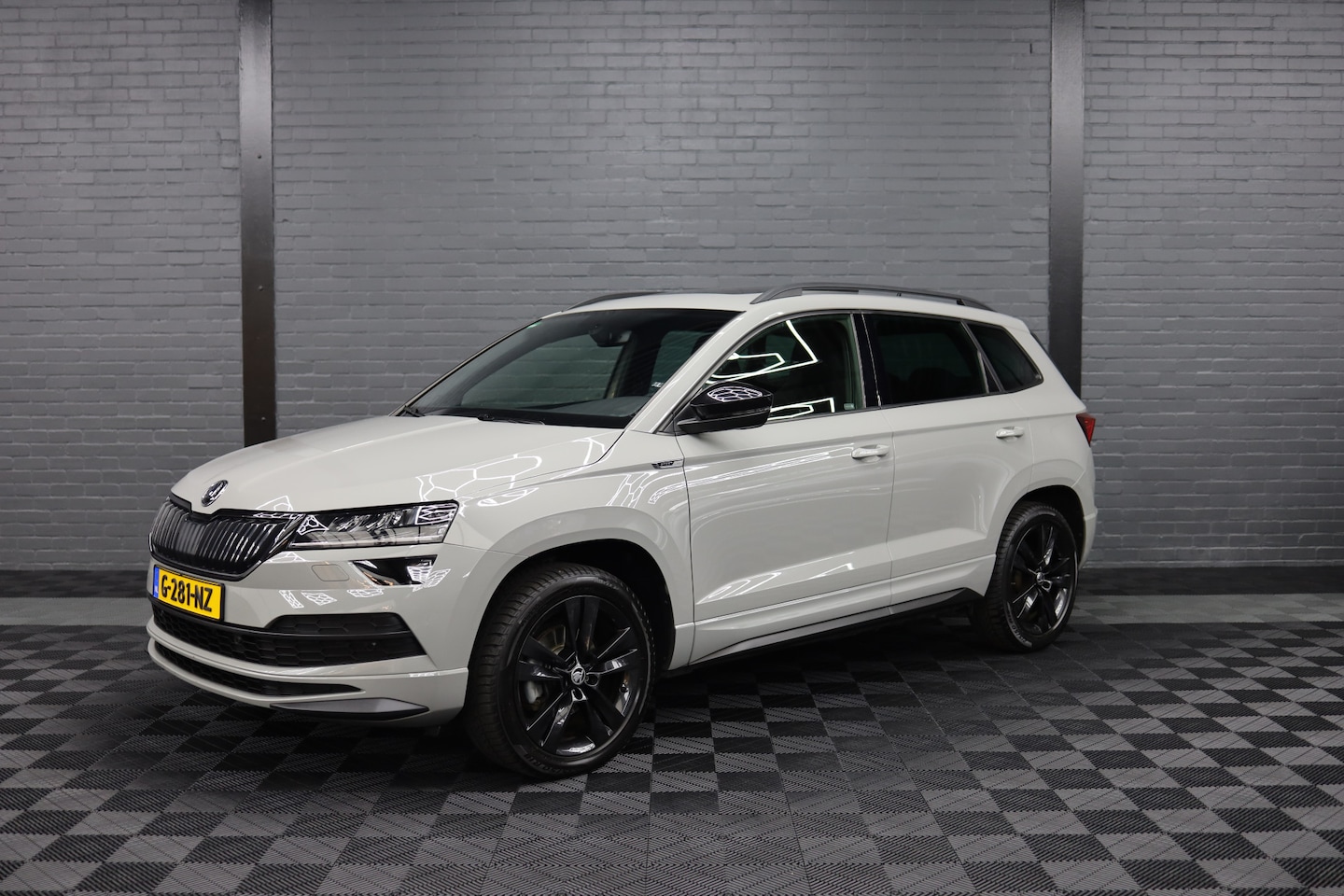 Skoda Karoq - 1.5 TSI ACT Sportline Business | Ned. Auto | Panorama-dak | virtual cockpit | CarPlay | ho - AutoWereld.nl