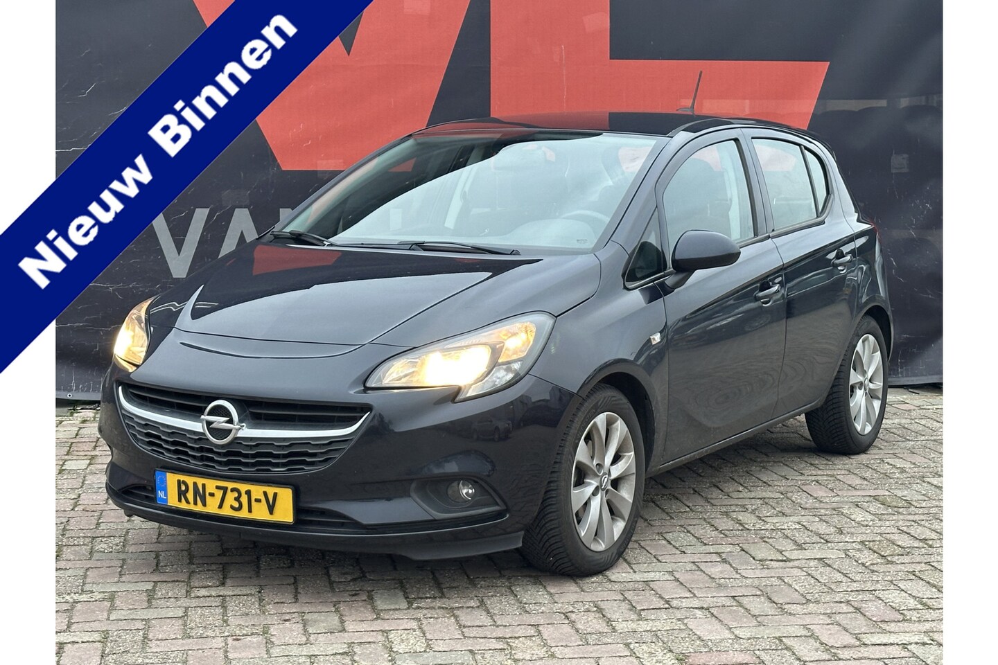 Opel Corsa - 1.4 Favourite | Nieuw Binnen! | Airco | Navi | Cruise - AutoWereld.nl