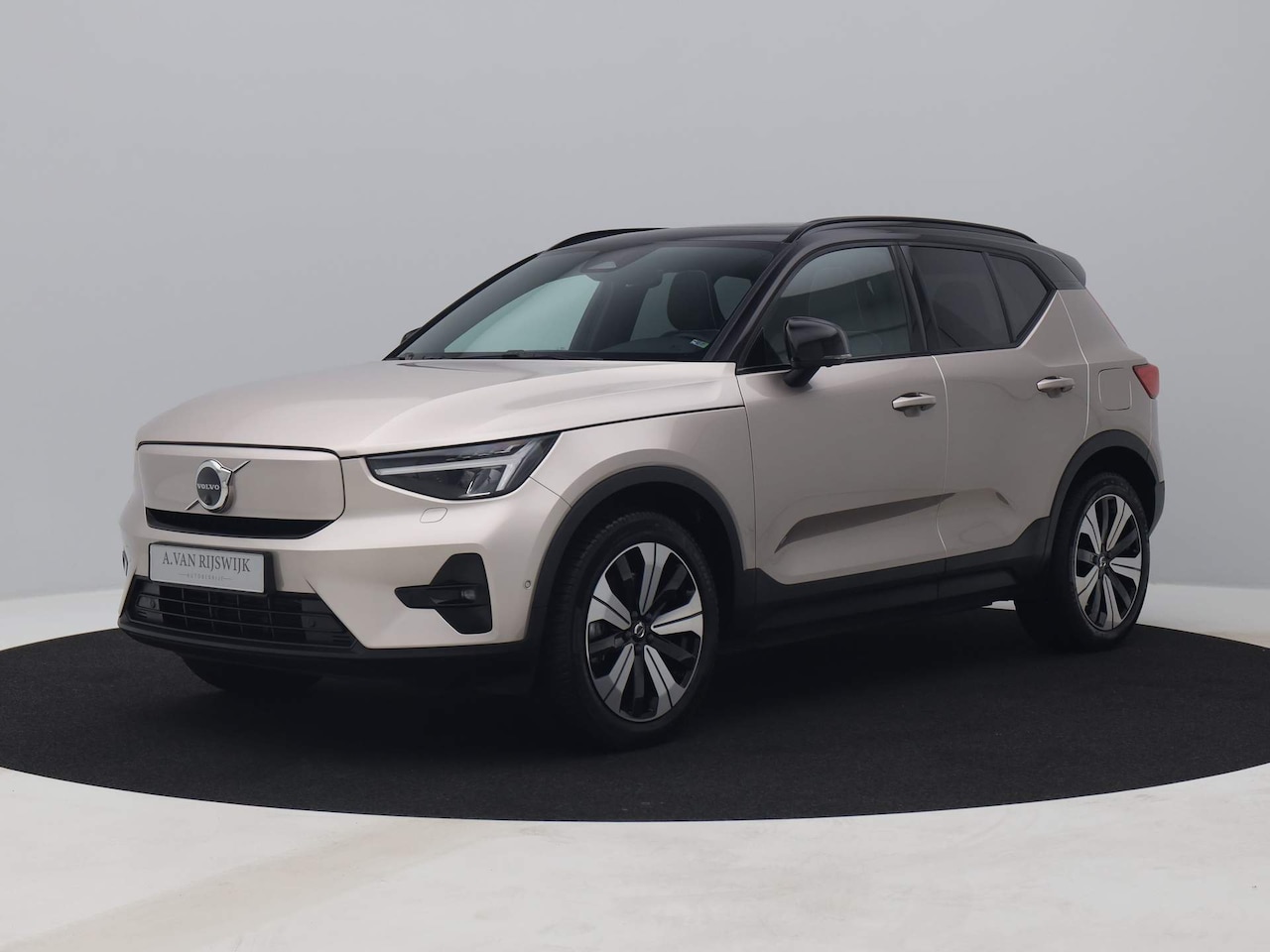 Volvo XC40 - Recharge Plus 70 kWh | PANO | 360° | H&K | ADAPTIVE | STOEL- EN STUURVERW. - AutoWereld.nl