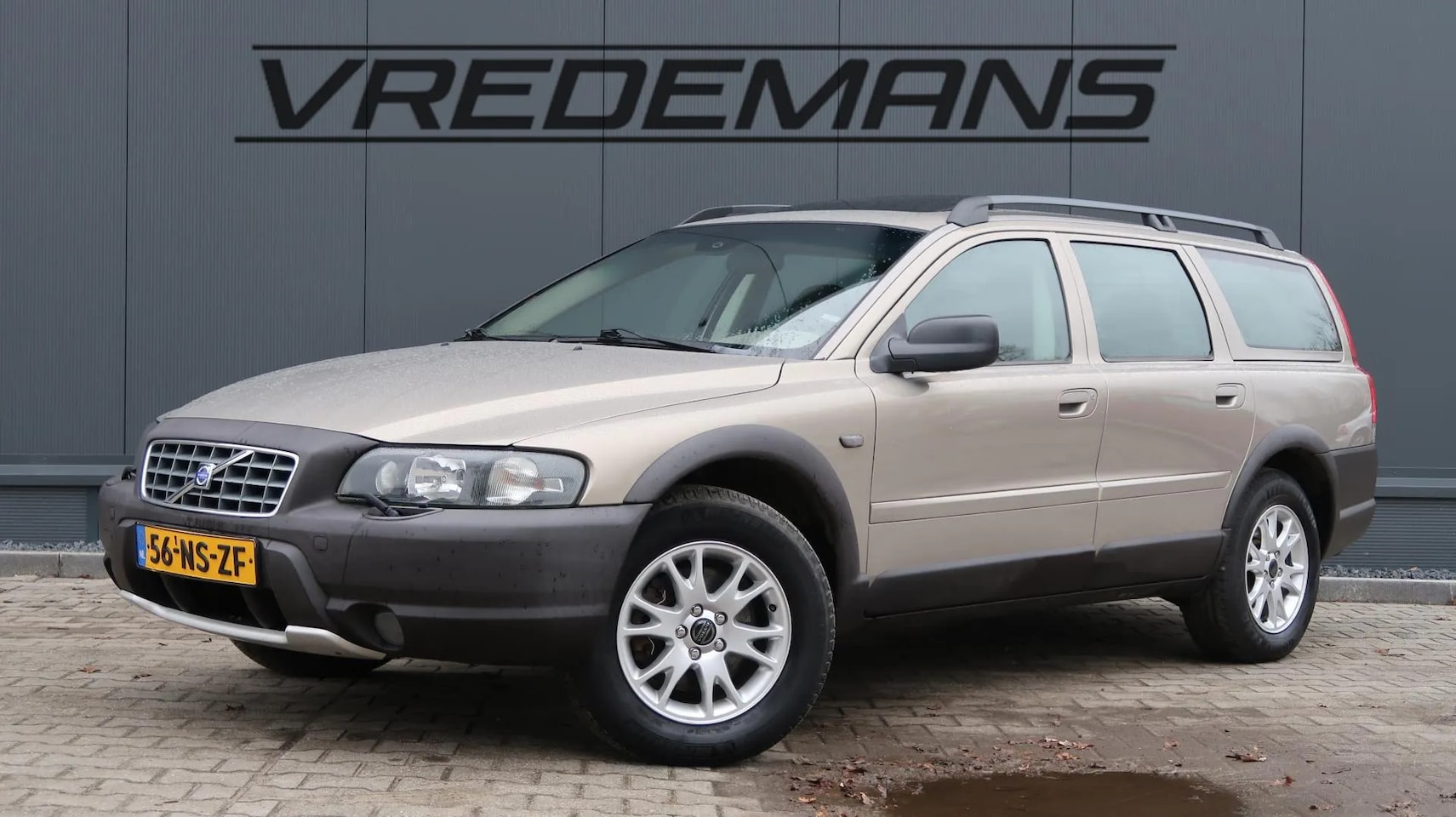 Volvo XC70 - 2.4 D5 CROSS COUNTRY - AutoWereld.nl