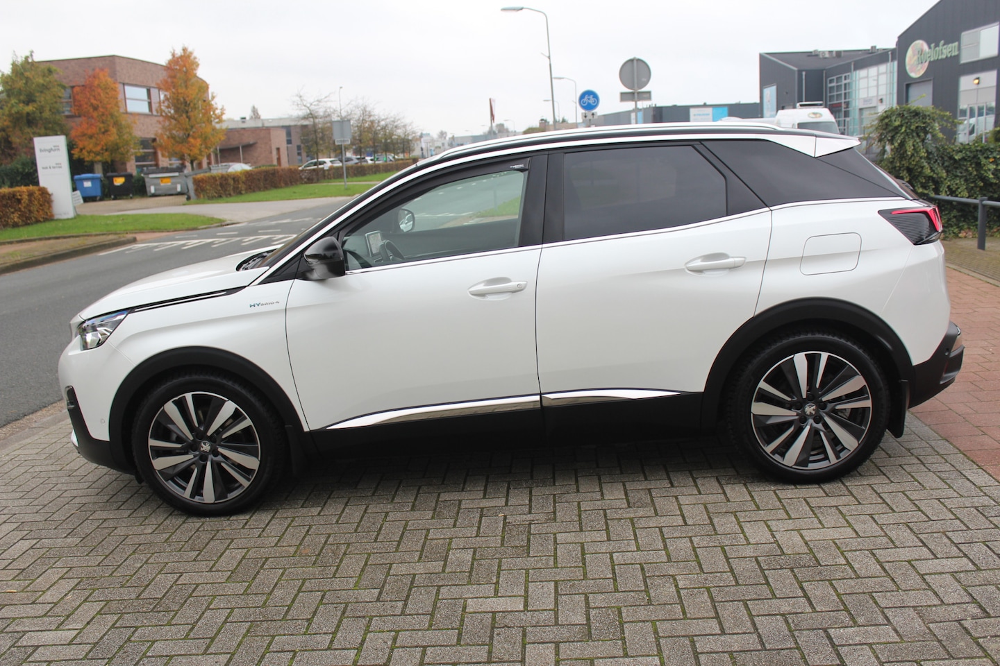 Peugeot 3008 - 1.6 HYbrid4 300 GT Navi-360 Camera-Leder-Schuifdak-7,4 KW Boordlader 12 Maanden Bovag Gara - AutoWereld.nl