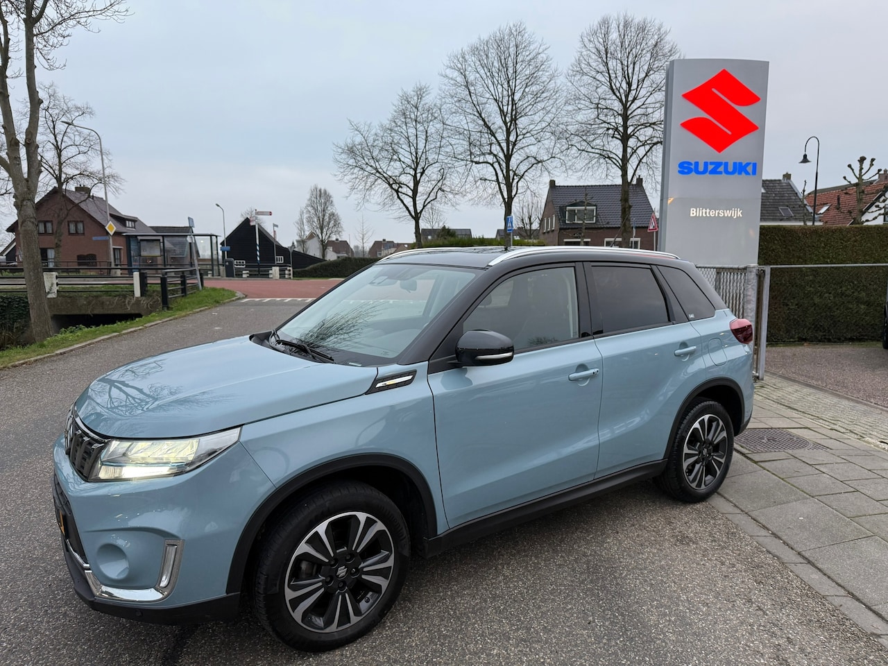 Suzuki Vitara - 1.4 Boosterjet Style Smart Hybrid // AUTOMAAT // 1500 kilo trekgewicht // Pano dak // Rijk - AutoWereld.nl