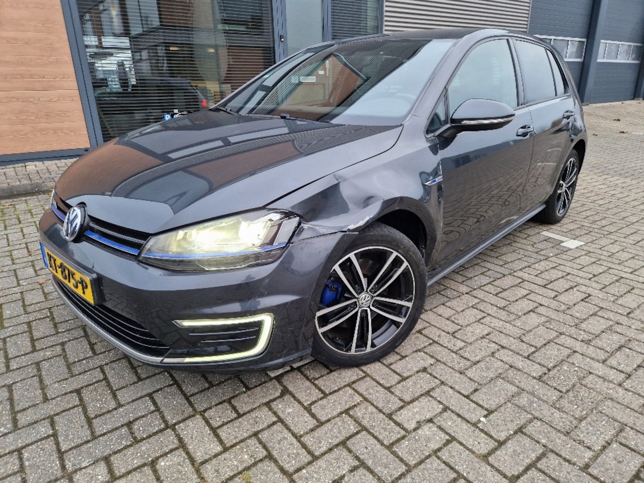 Volkswagen Golf - 1.4 TSI GTE Connected Series dealer onderhouden recent beurt gehad deukje scherm - AutoWereld.nl