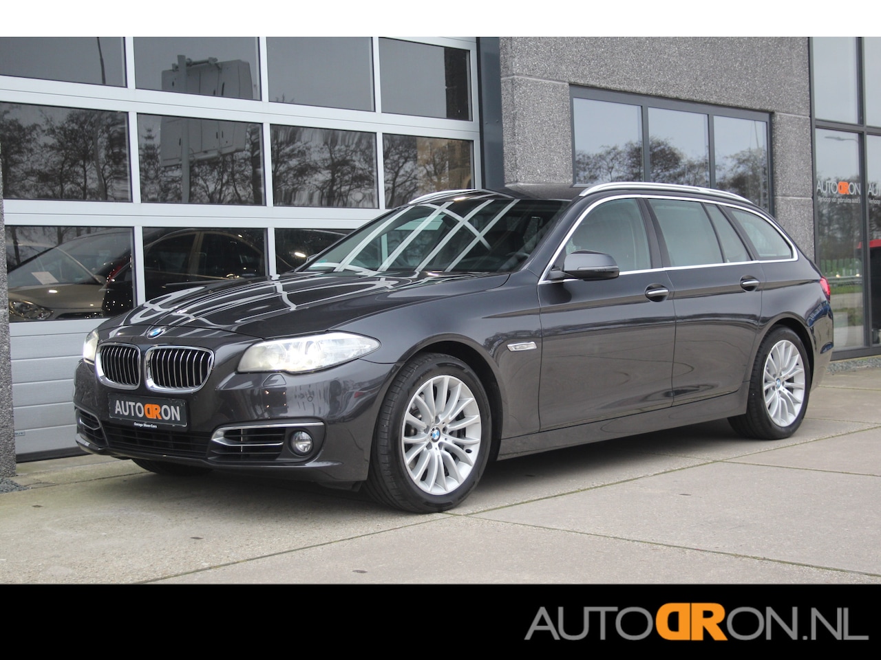 BMW 5-serie Touring - 520i High Luxury Edition Leder Sportstoel Elec Verstelbaar NWe Motor - AutoWereld.nl