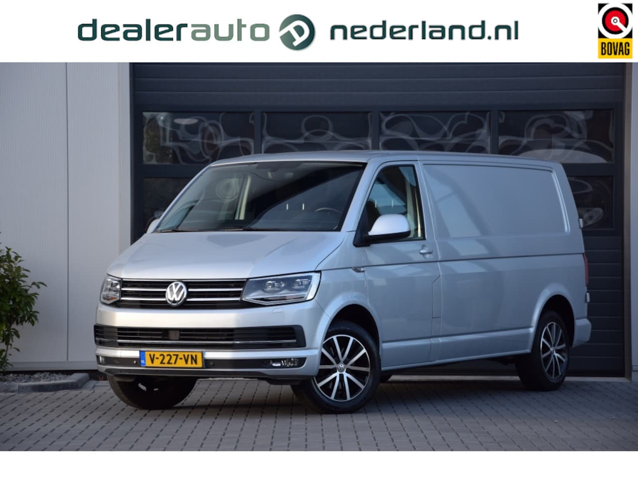 Volkswagen Transporter - 2.0 TDI L2H1 Highline | DSG | Led | Adaptive Cruise | Naci - AutoWereld.nl