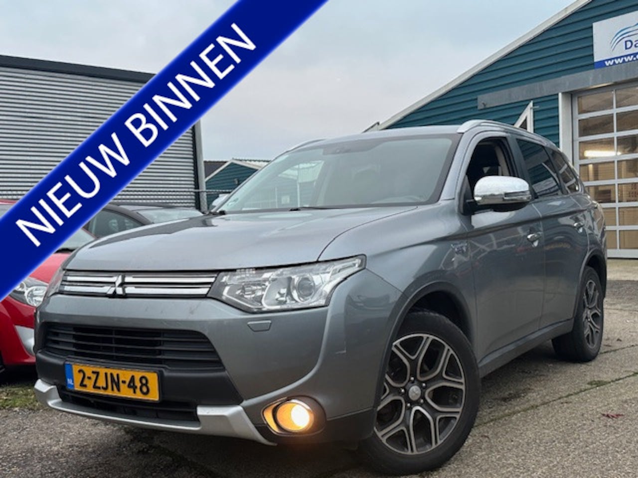 Mitsubishi Outlander - 2.0 PHEV Executive Edition X-Line Automaat | ECC | LMV | Navi - AutoWereld.nl