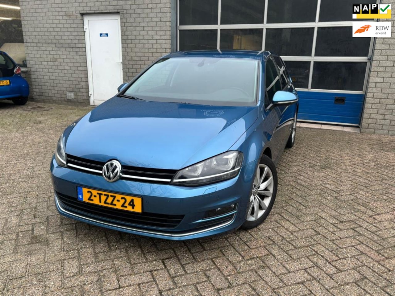 Volkswagen Golf - 1.6 TDI Highline 1.6 TDI Highline - AutoWereld.nl