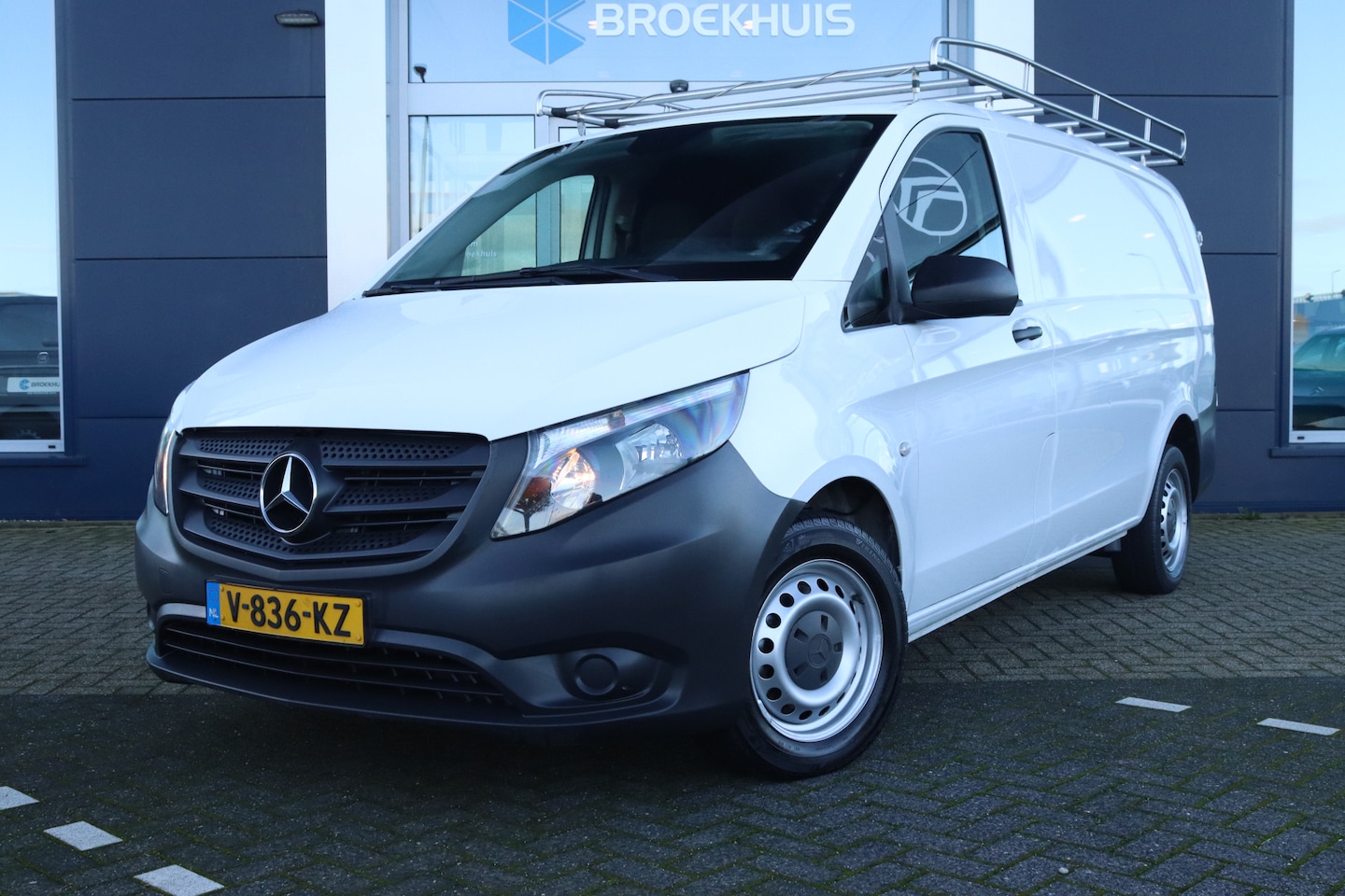 Mercedes-Benz Vito - 109 CDI Lang Business Professional | Trekhaak | Imperiaal | Airco | Bluetooth | Radio | El - AutoWereld.nl