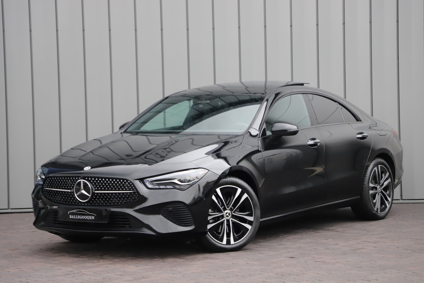 Mercedes-Benz CLA-Klasse - 180 Luxury Line | Aut7 | Panoramadak | Distronic | Sfeerverlichting | Leder | Stuurwielver - AutoWereld.nl