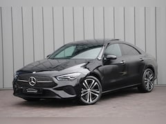 Mercedes-Benz CLA-Klasse - 180 Luxury Line | Aut7 | Panoramadak | Distronic | Sfeerverlichting | Leder | Stuurwielver