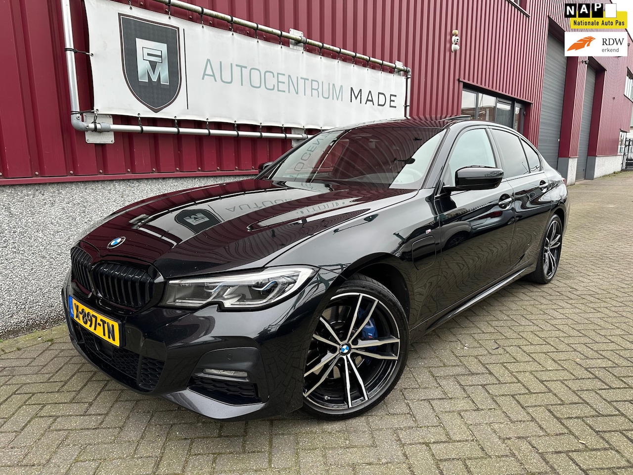 BMW 3-serie - 330e High Executive // 440PK // Full option // - AutoWereld.nl