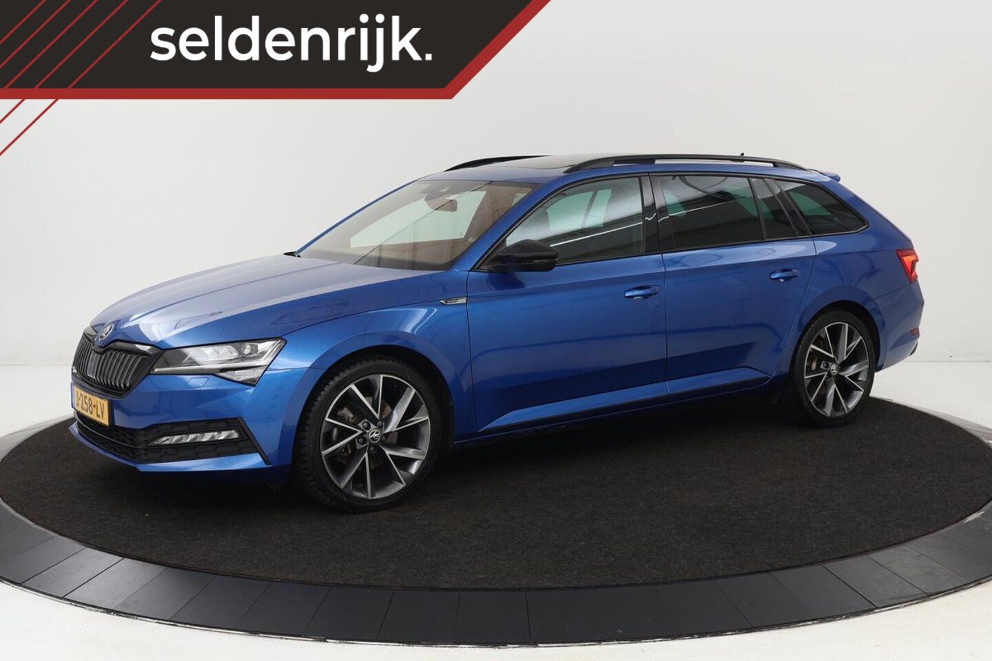 Skoda Superb - 1.4 TSI iV Sportline | Panoramdak | Stoel & stuurverwarming | Adaptive cruise | Matrix LED - AutoWereld.nl