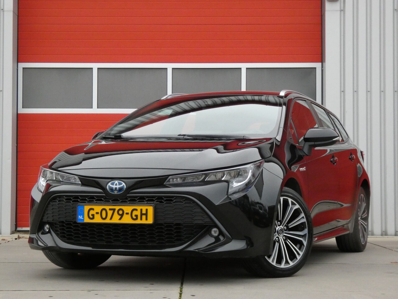 Toyota Corolla Touring Sports - 1.8 Hybrid First Edition/ lage km/ zeer mooi! - AutoWereld.nl