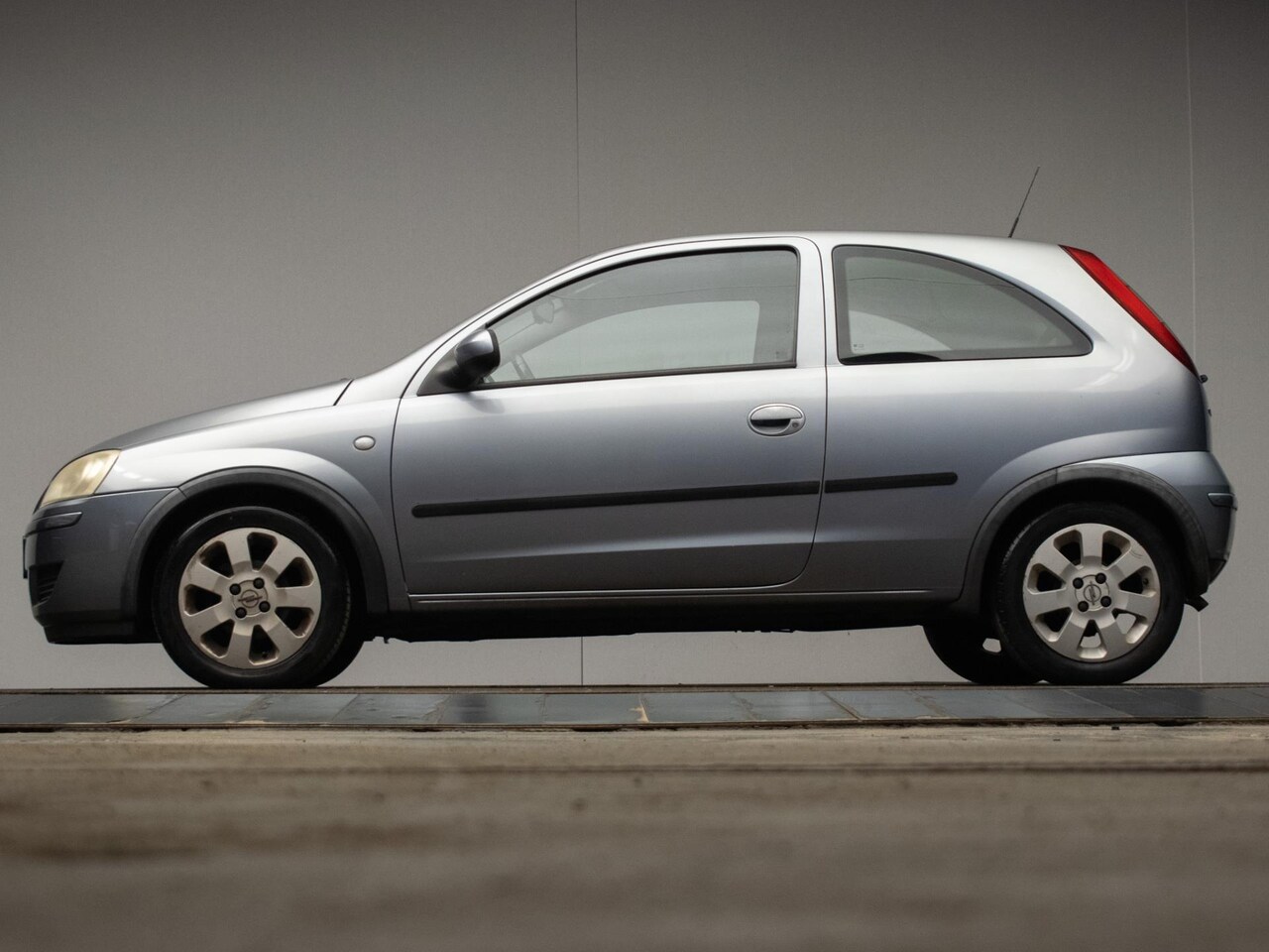 Opel Corsa - 1.2-16V Maxx Sport (BLUIETOOTH,AIRCO,ELEKTRISCH PAKKET,SPORTSTOELEN,LM VELGEN) - AutoWereld.nl