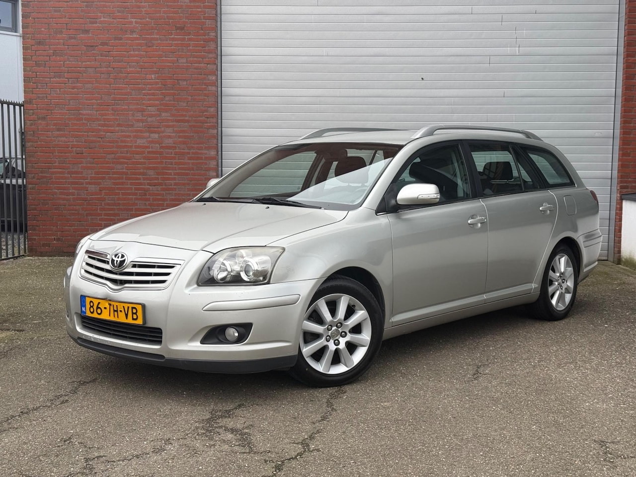 Toyota Avensis Wagon - 1.8 VVTi Luna| AUTOMAAT| NAP| CLIMA - AutoWereld.nl