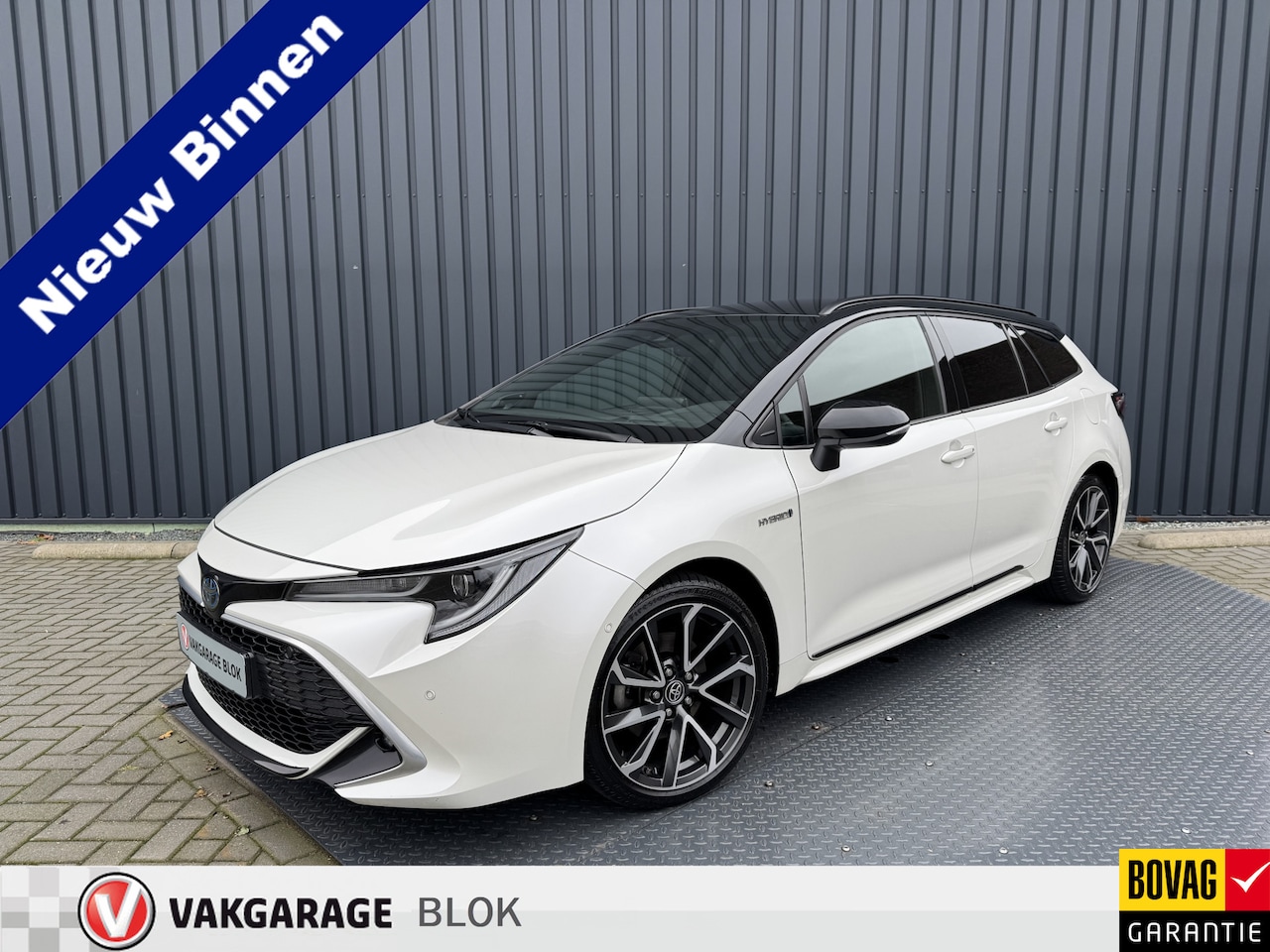 Toyota Corolla Touring Sports - 2.0 Hybrid Executive / Bi tone | JBL | Head-up | BSM | PDC V+A | Rijklaar!! - AutoWereld.nl