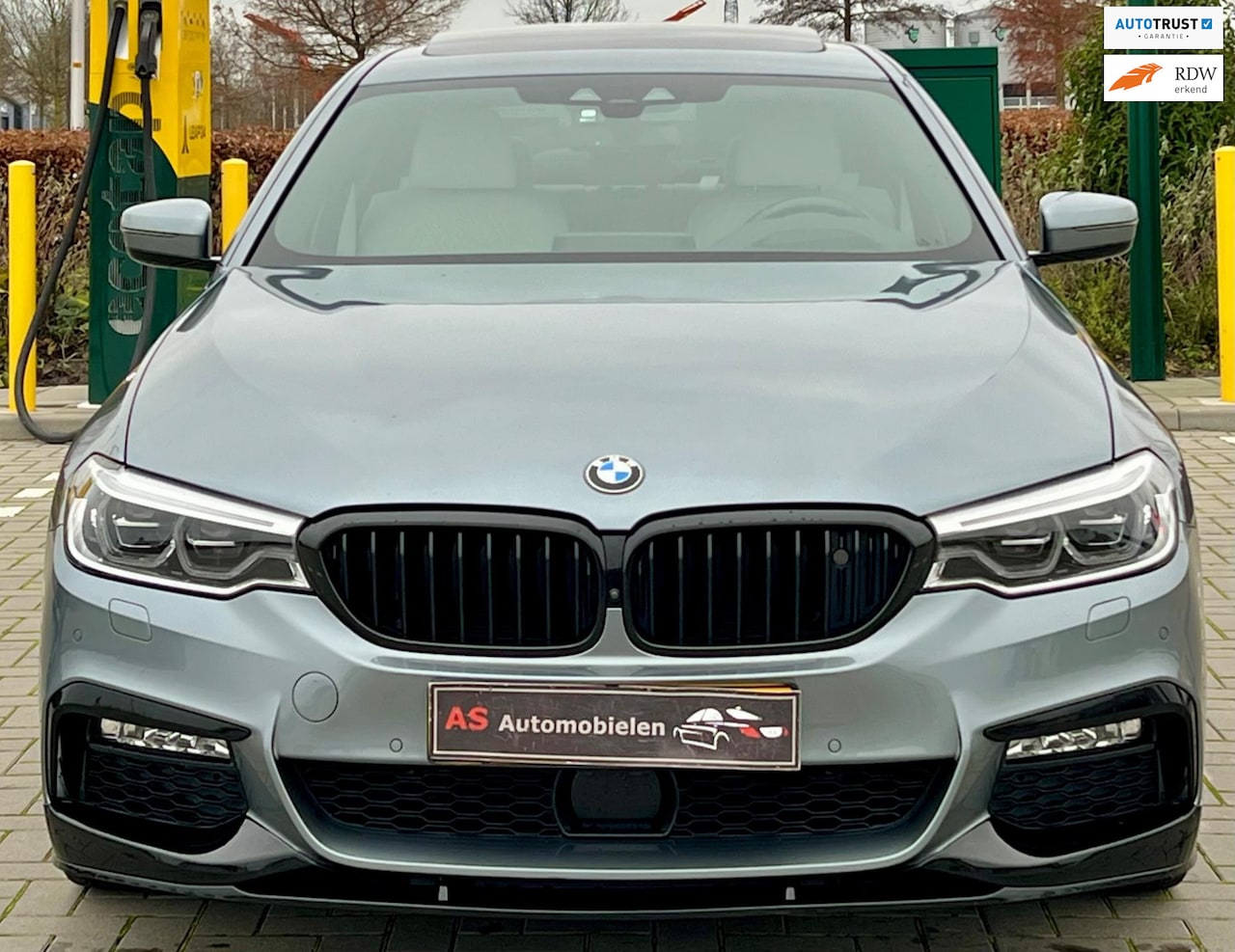 BMW 5-serie - 530e M PAKKET NIGHT VISION/MASSAGE/DAK ALLE OPTIES - AutoWereld.nl