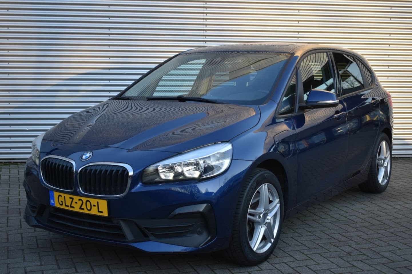 BMW 2-serie Active Tourer - 225XE PHEV IPERFORMANCE / LEDER / P. DAK / HARMAN KARDON - AutoWereld.nl