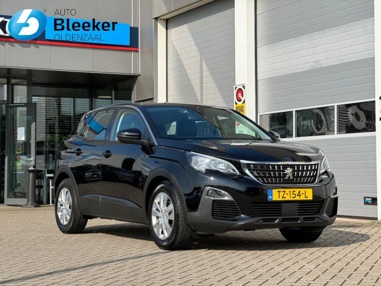 Peugeot 3008 - 1.2 PureTech Lease Executive Leer Airco Cruise Navi Trekhaak - AutoWereld.nl