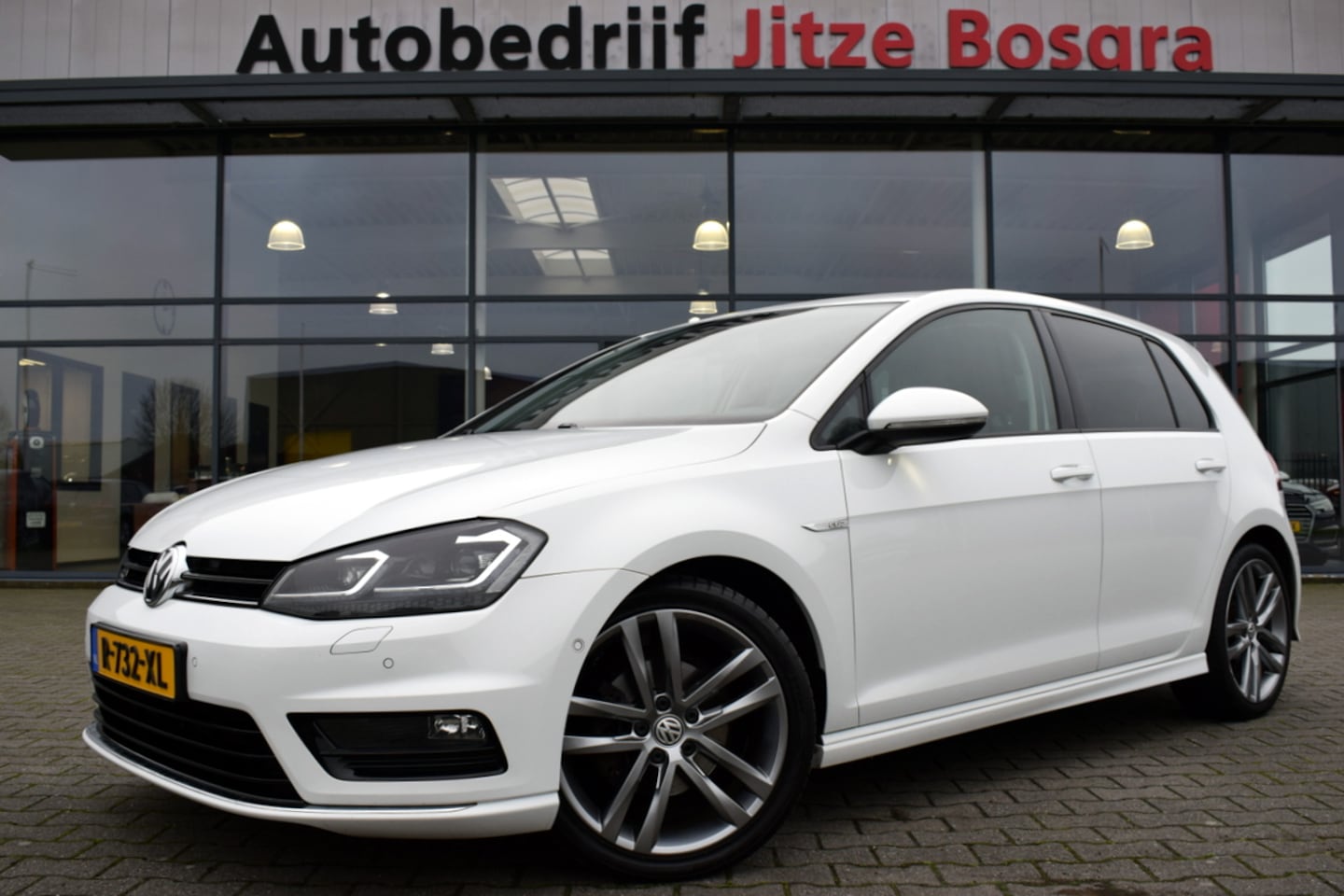 Volkswagen Golf - 1.4 TSi Highline R-Line CUP Edition LED | Telefonie | Sportstoelen | Stoelverwarming - AutoWereld.nl