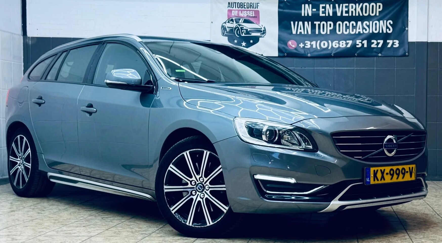 Volvo V60 - 2.4 D6 /2''Engine Momentum - AutoWereld.nl