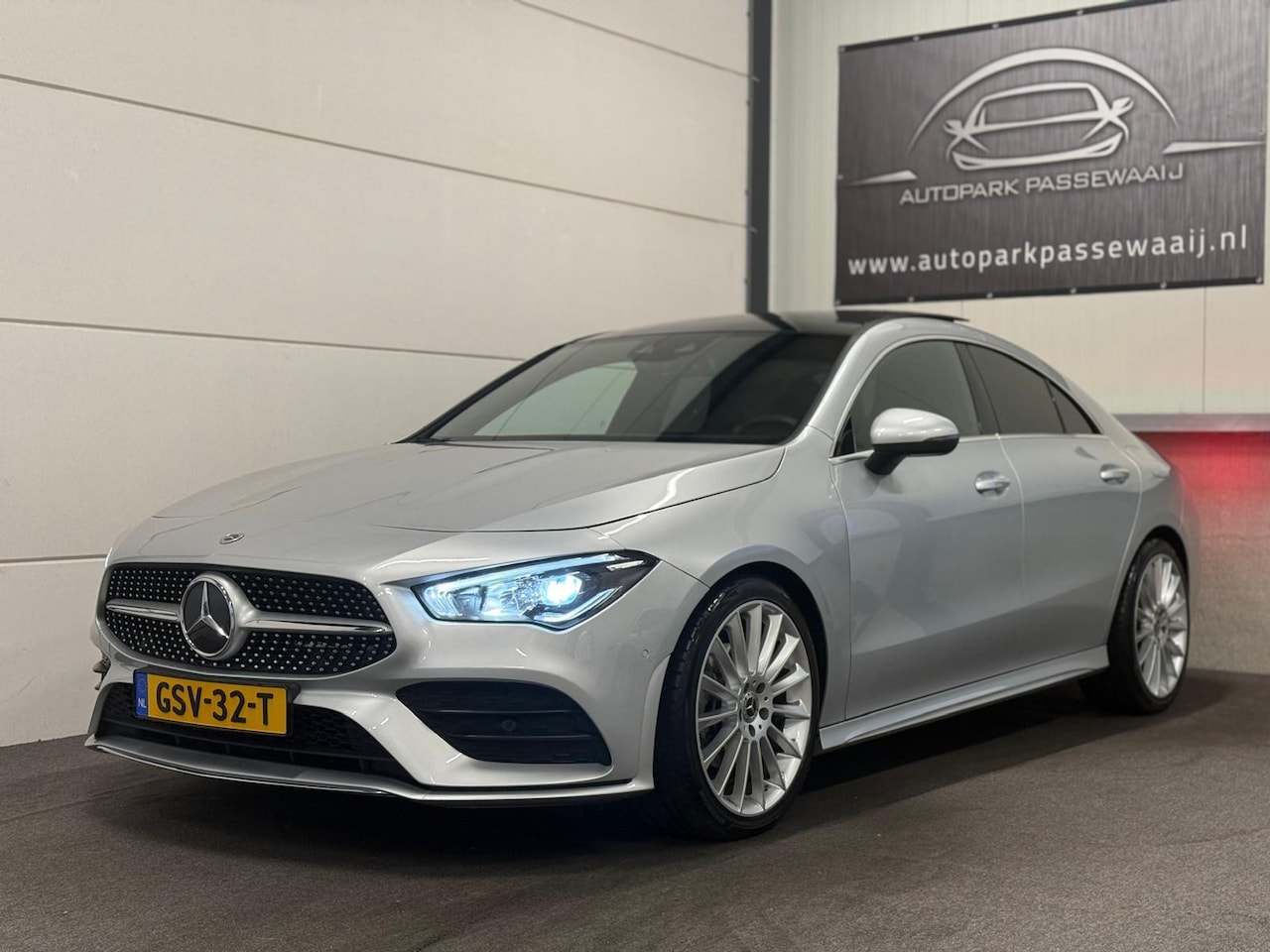 Mercedes-Benz CLA-Klasse - 200 AMG Pano, Cruise Control, Sfeerverlichting, Virtual Cockpit, Apple Carplay, Stoelverwa - AutoWereld.nl