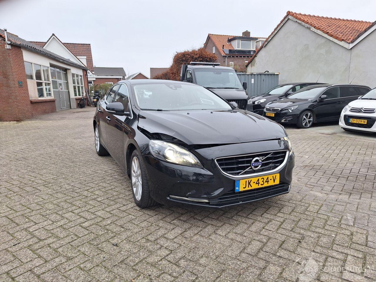 Volvo V40 - V-40 2.0 T3 Momentum - AutoWereld.nl