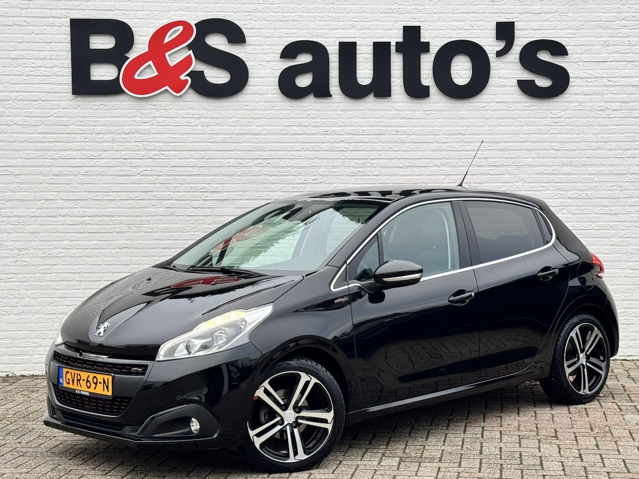 Peugeot 208 - 1.2 PureTech GT-line Parkeersensor plus achteruitrij camera Cruise Control Sportstoelen Ap - AutoWereld.nl