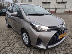 Toyota Yaris - 1.0 VVT-i Aspiration, Airco, Navigatie, Achteruitrijcamera