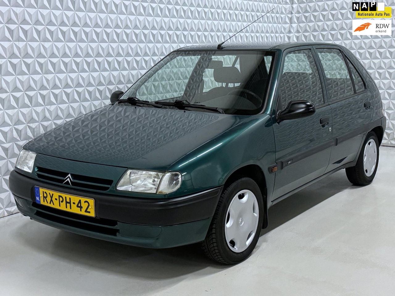 Citroën Saxo - 1.6i SX 5drs AUTOMAAT met APK! (1997) - AutoWereld.nl