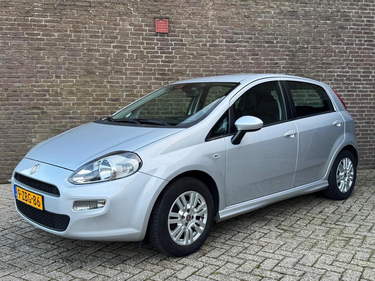 Fiat Punto Evo - 0.9 TwinAir Street 5-Drs Airco Parkeersens. Cruisecontr. Trekhaak - AutoWereld.nl