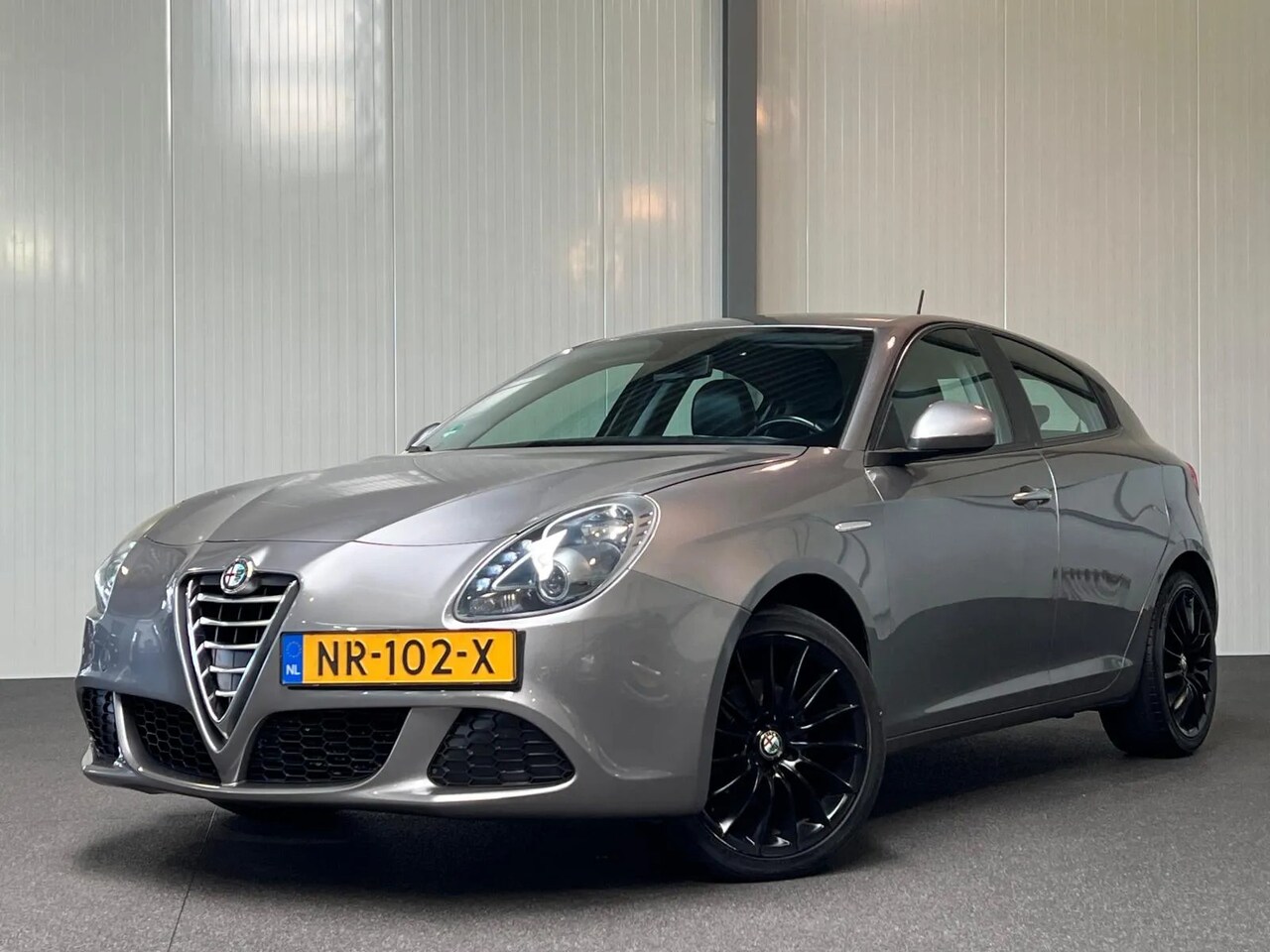 Alfa Romeo Giulietta - leder/alcantara 18 inch LM ] 1.6 JTDm Distinctive - AutoWereld.nl