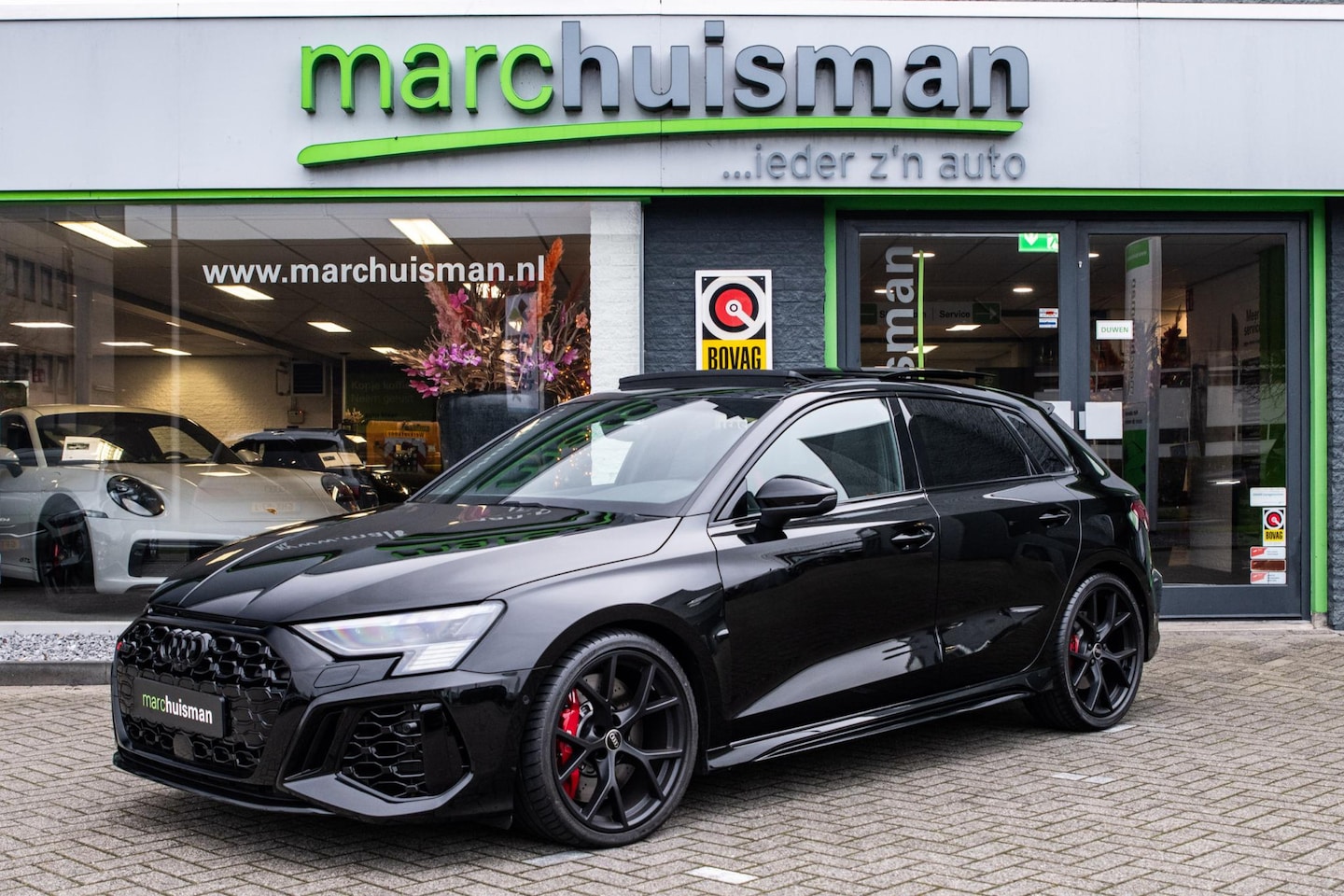 Audi RS3 - Sportback 2.5 TFSI quattro / AKRAPOVIC / EVENTURI / PANODAK - AutoWereld.nl