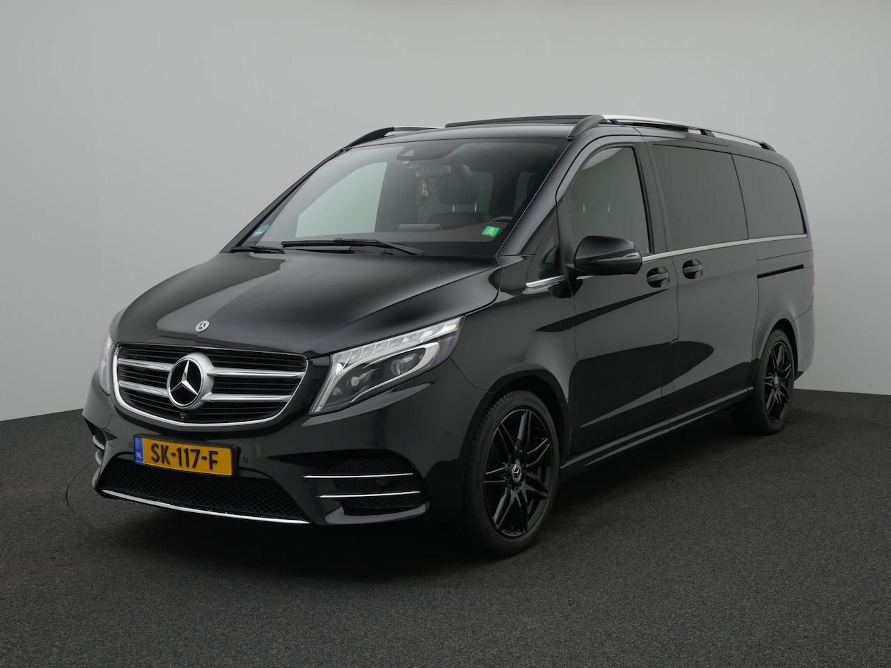 Mercedes-Benz V-klasse - 250d Lang Exclusive AMG Exclusive panoramadak - AutoWereld.nl