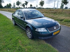 Volkswagen Passat - 2.3 V5 Trendline