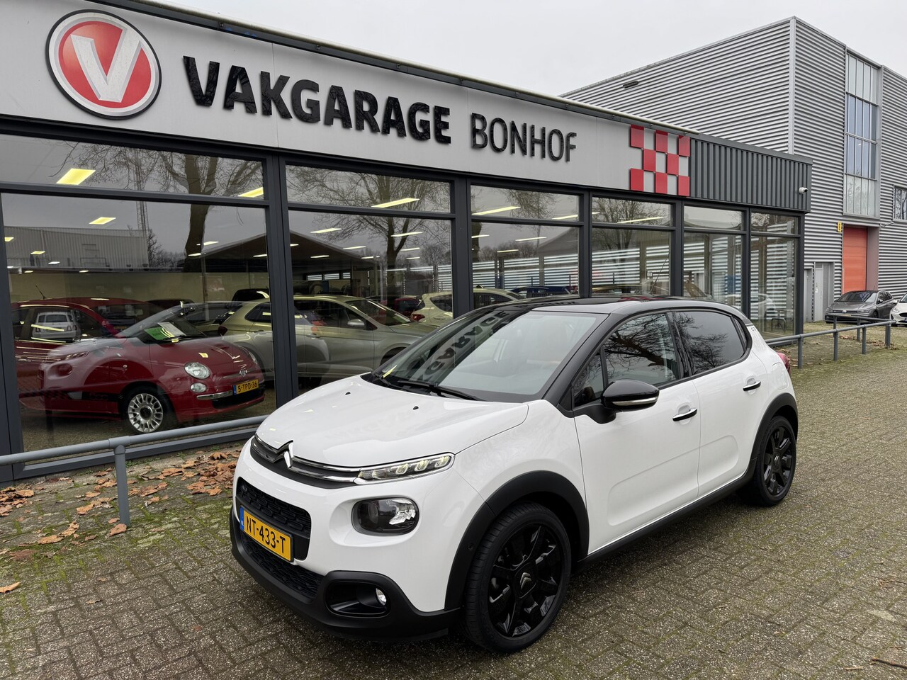 Citroën C3 - 1.2 PureTech S&S Shine AUTOMAAT-PANO-LEDER-TREKHAAK - AutoWereld.nl