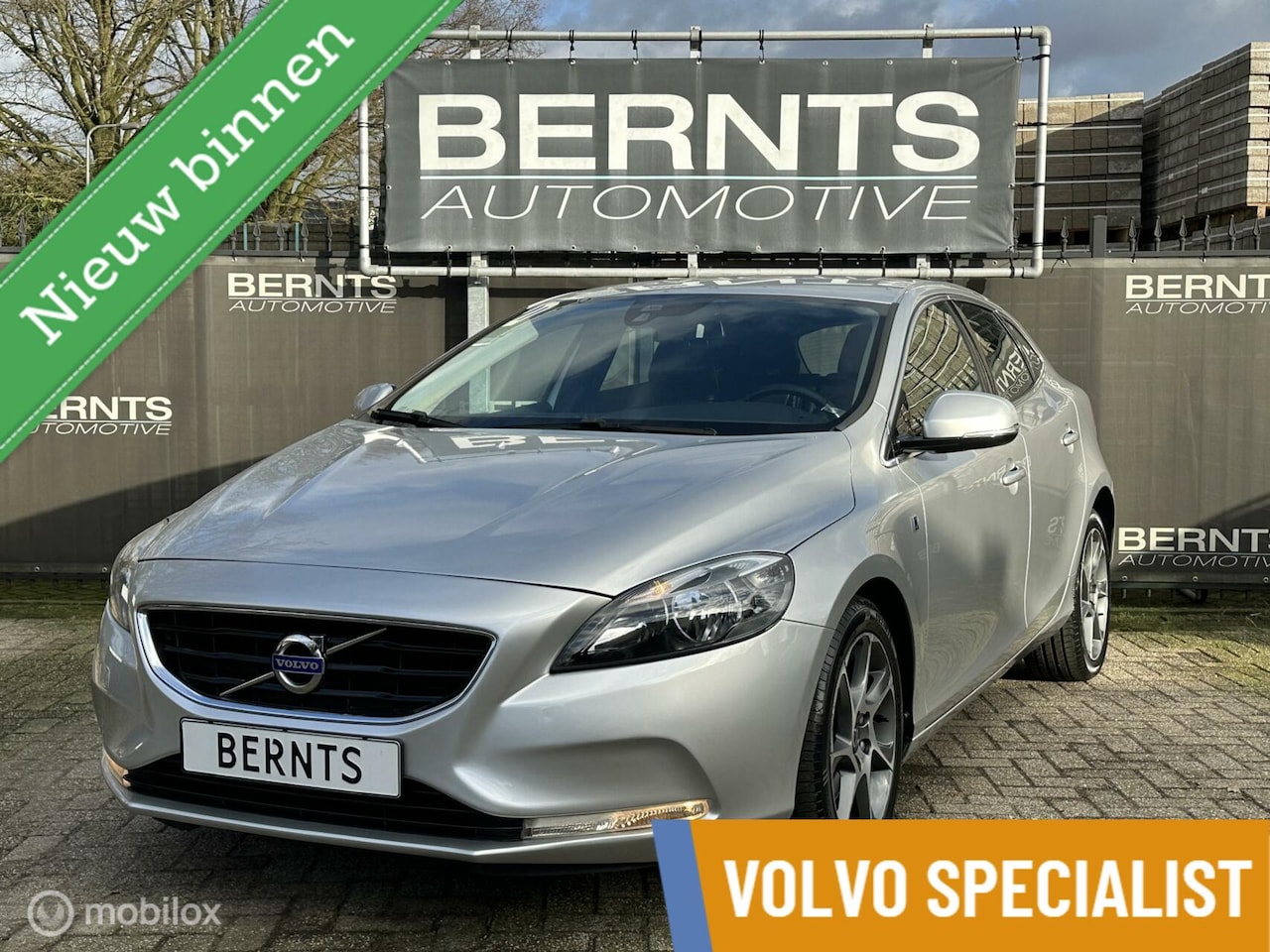 Volvo V40 - T2 Ocean Race|Leder|Navi|Bluetooth|Parkeersensoren achter| Stoelverwarming - AutoWereld.nl