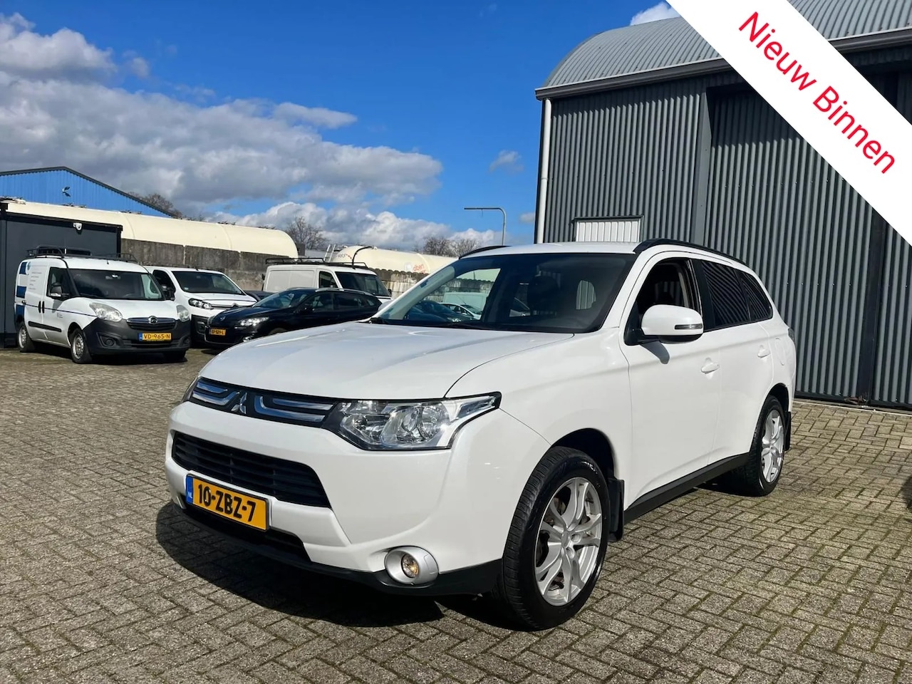 Mitsubishi Outlander - 2.2 DI-D 110 KW CLIMA/ LM VELGEN/ NETTE AUTO! - AutoWereld.nl