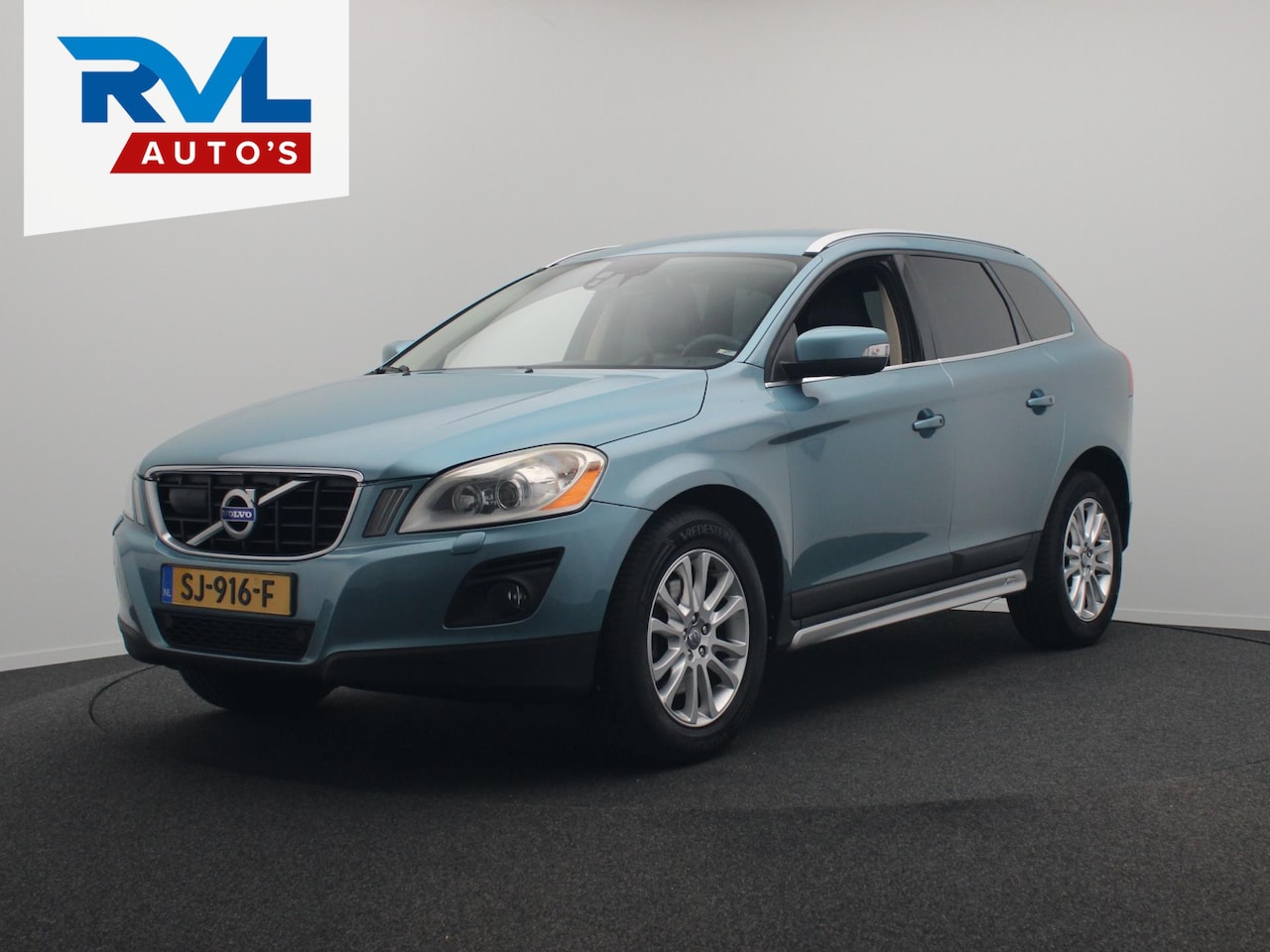 Volvo XC60 - 3.0 T6 AWD Momentum Trekhaak Leder - AutoWereld.nl