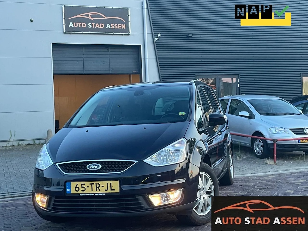 Ford Galaxy - 2.0 16V Ghia/ 7 Pers/ NW Apk Airco/ Cruise - AutoWereld.nl