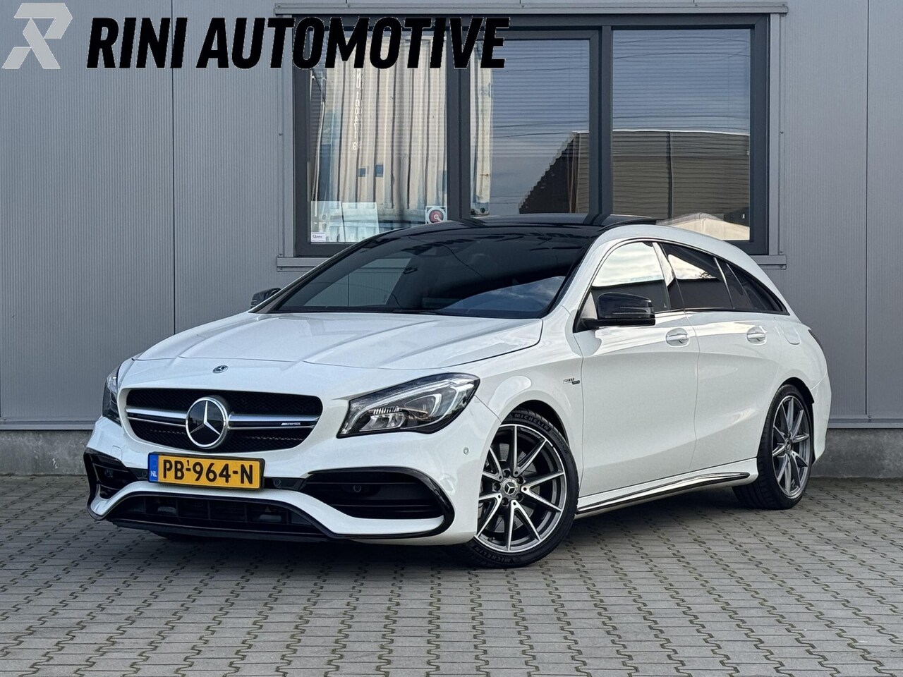 Mercedes-Benz CLA-klasse Shooting Brake - AMG 45 4MATIC 381 PK | Pano | Harman Kardon | Keyless - AutoWereld.nl