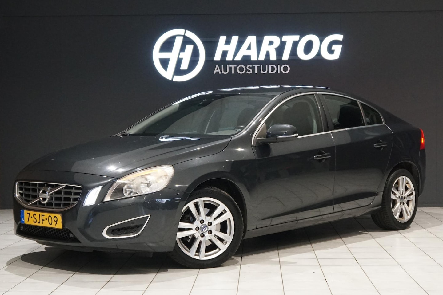 Volvo S60 - 1.6 T3 Summum + NAVIGATIE / LMV - AutoWereld.nl