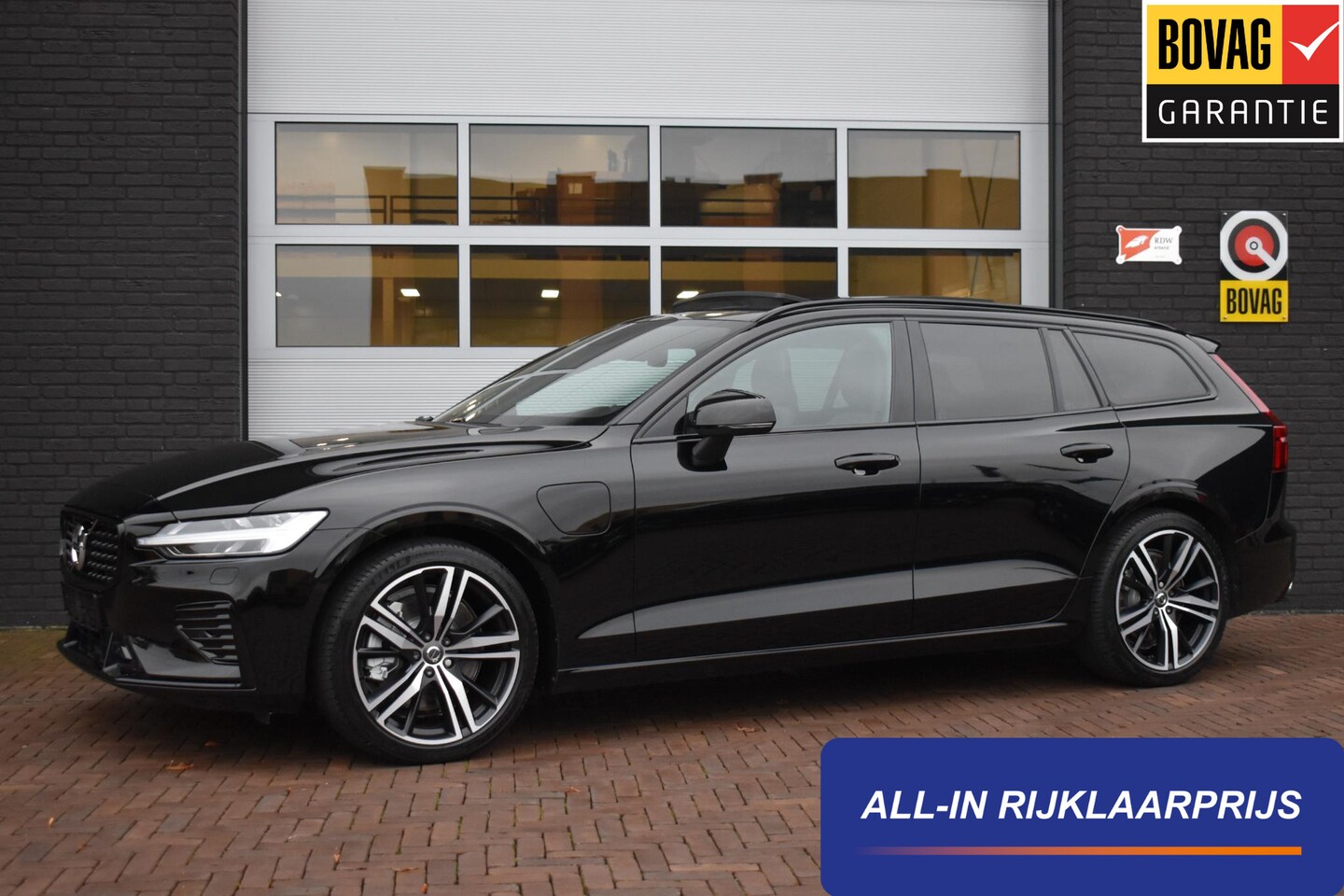 Volvo V60 - 2.0 T6 Recharge Plugin-hybrid R-design 340PK Aut. | Navi | Camera | Afn. Trekhaak | Incl. - AutoWereld.nl