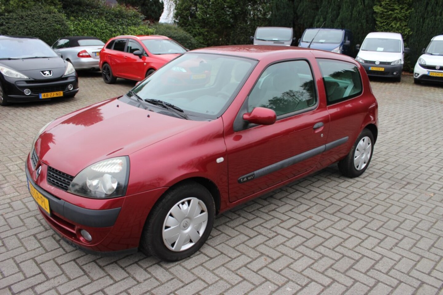 Renault Clio - 1.4-16V PRIV. COMF. - AutoWereld.nl