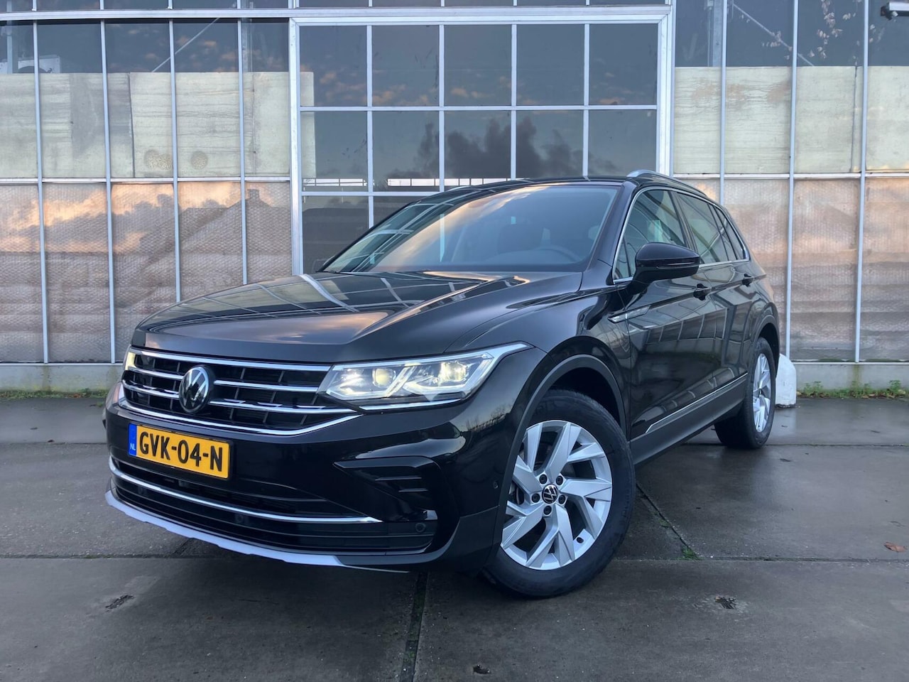 Volkswagen Tiguan - 1.5 TSI Life Business | Trekhaak | Massage | CarPlay | DAB - AutoWereld.nl