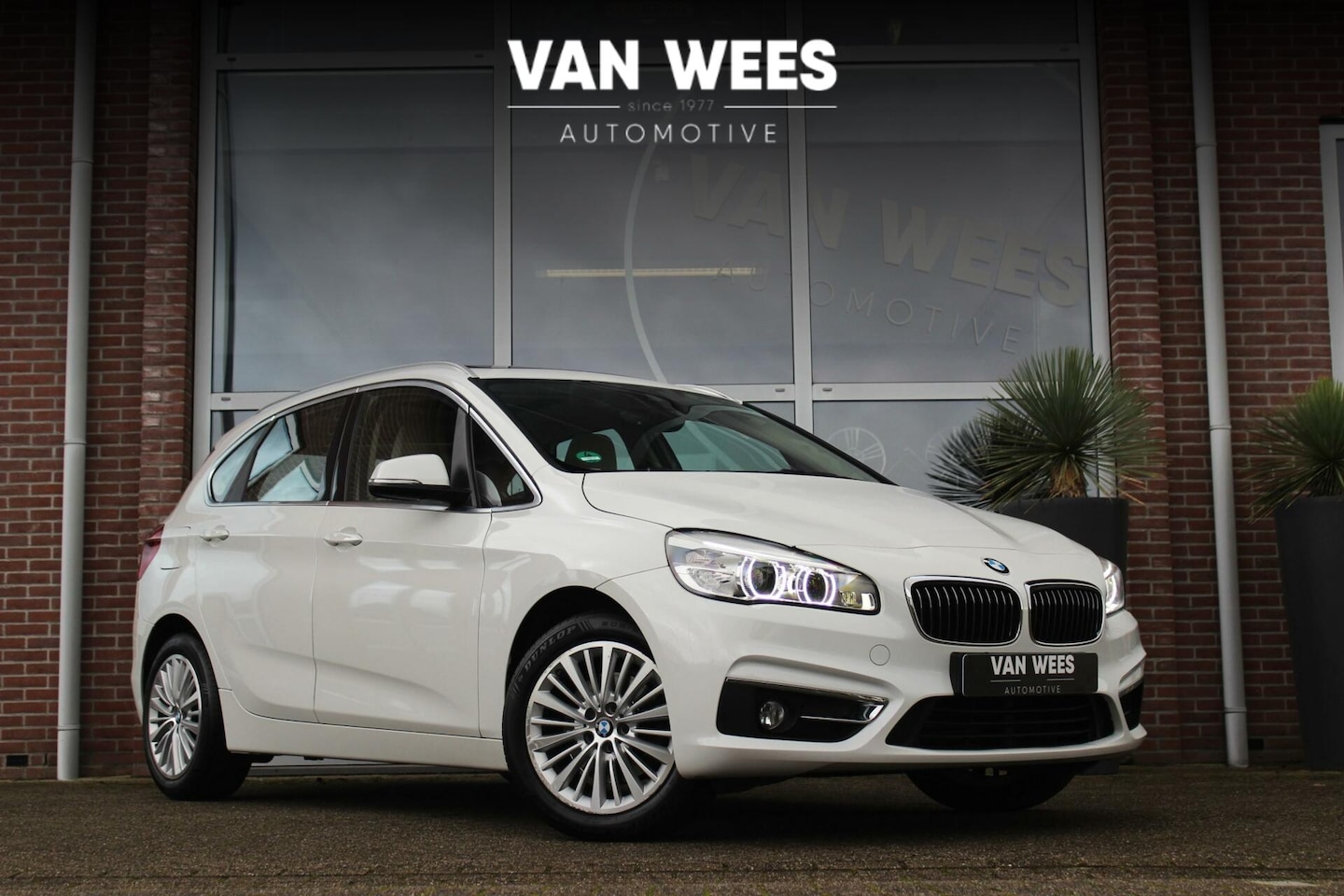 BMW 2-serie Active Tourer - 218i F45 High Executive Luxury-Line | Pano dak | LED | 17 inch | Leer | Navi | Stoelverwar - AutoWereld.nl